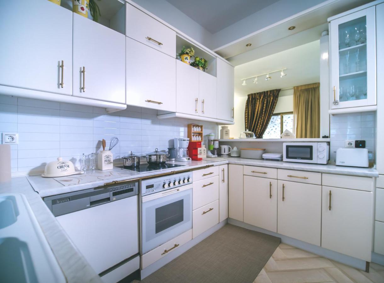 Daire Yianni's Home-comfort In *